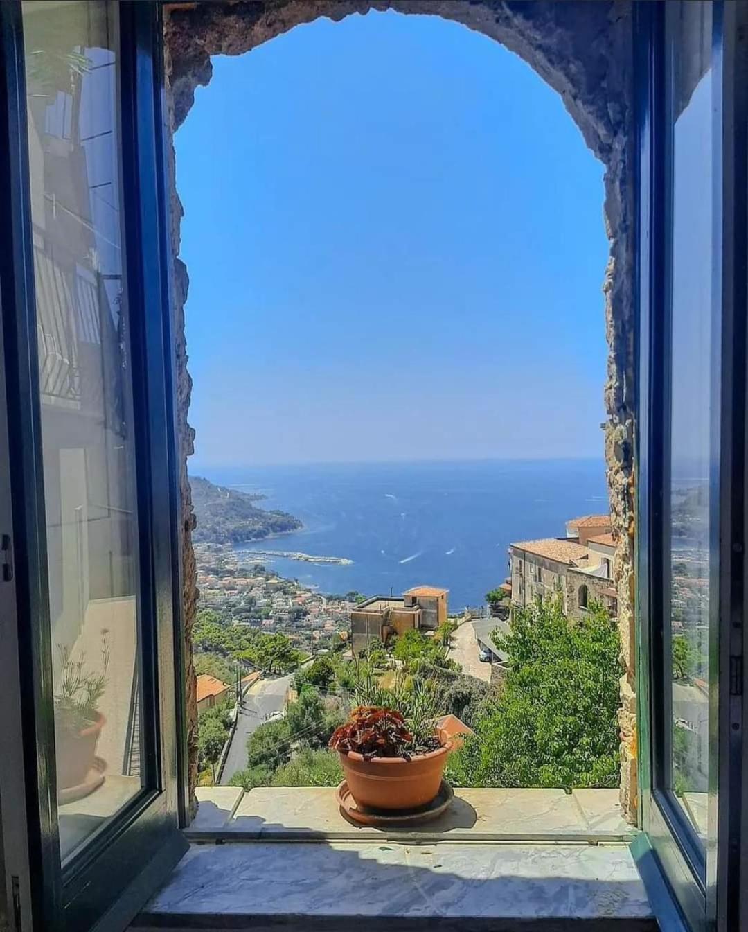 La Mansarda Bed & Breakfast Castellabate Bagian luar foto