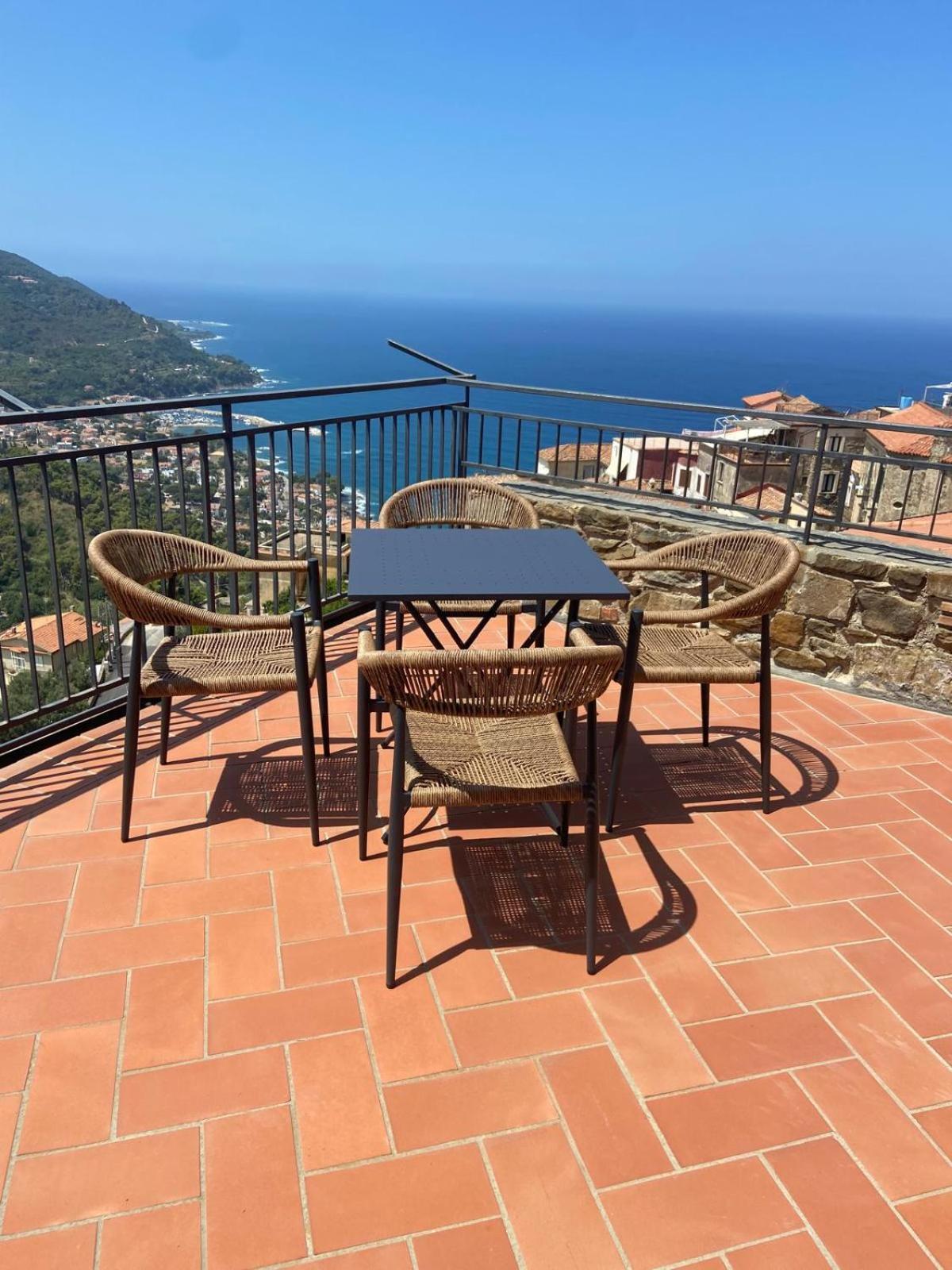 La Mansarda Bed & Breakfast Castellabate Bagian luar foto