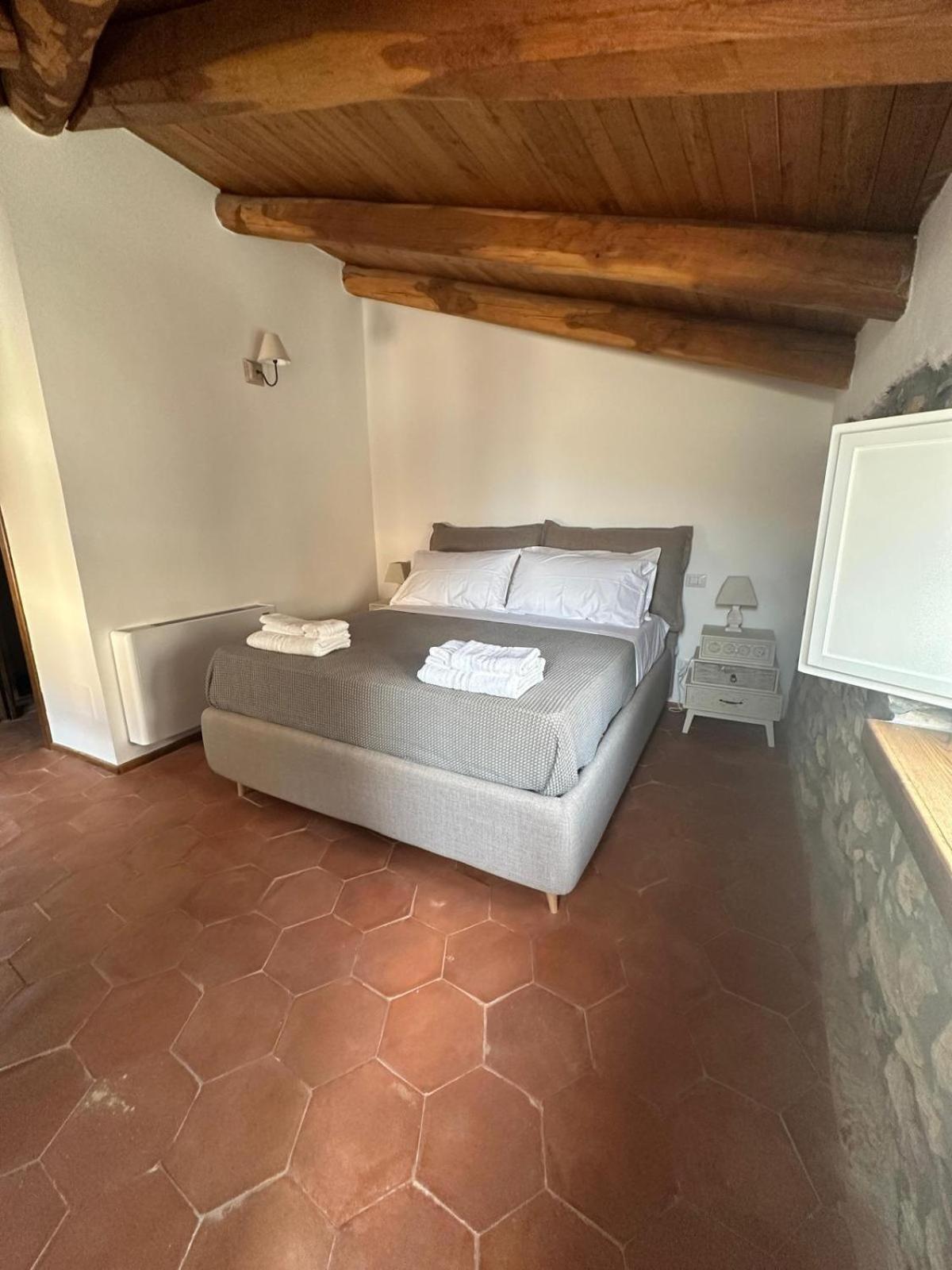 La Mansarda Bed & Breakfast Castellabate Bagian luar foto