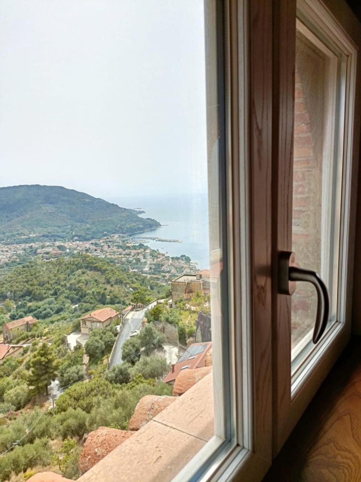 La Mansarda Bed & Breakfast Castellabate Bagian luar foto