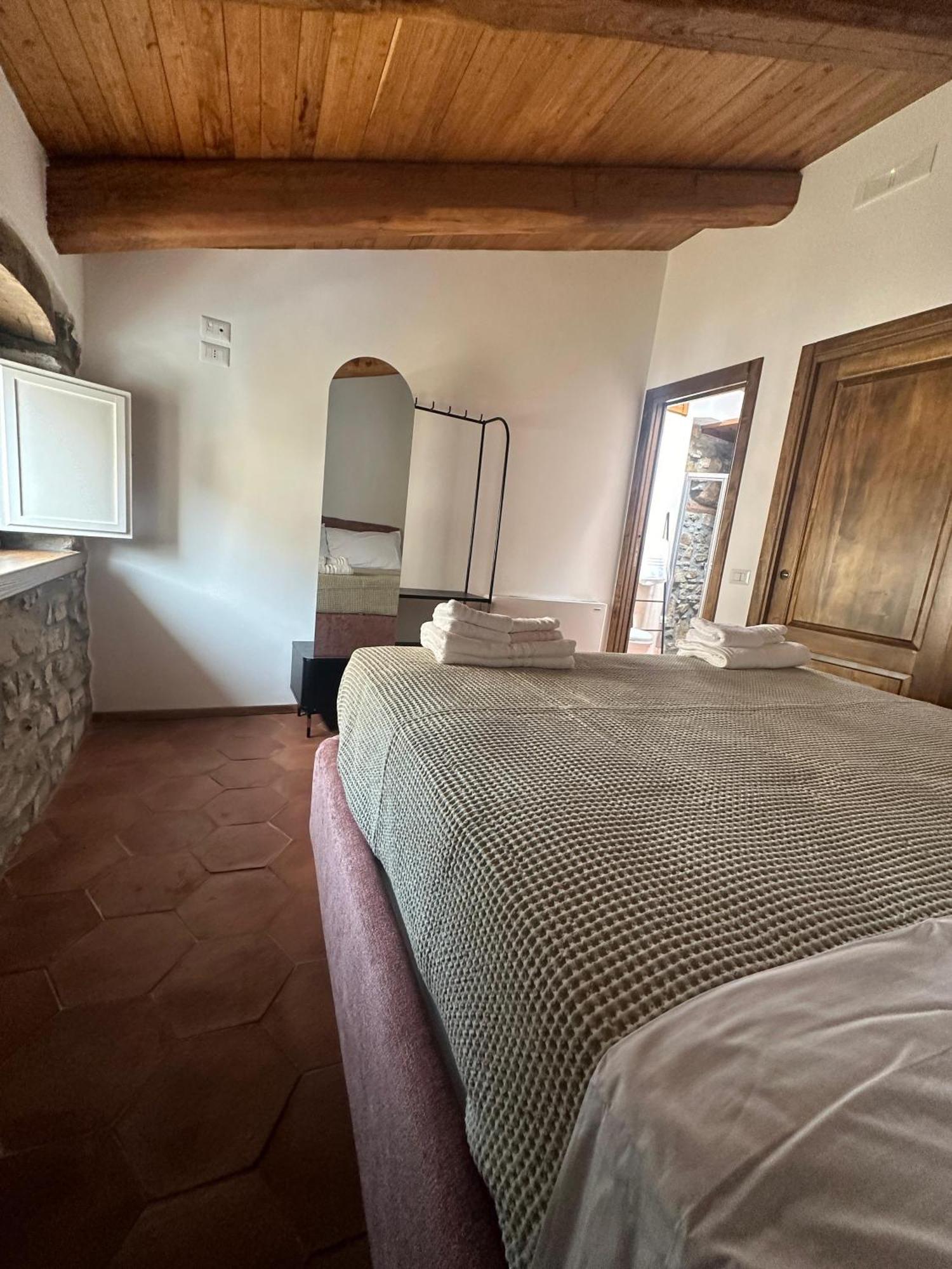 La Mansarda Bed & Breakfast Castellabate Bagian luar foto