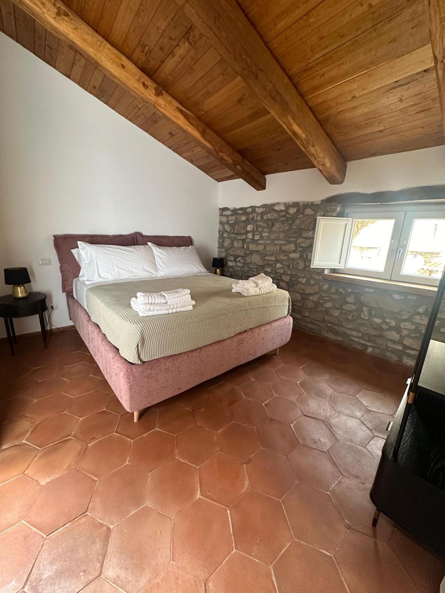 La Mansarda Bed & Breakfast Castellabate Bagian luar foto