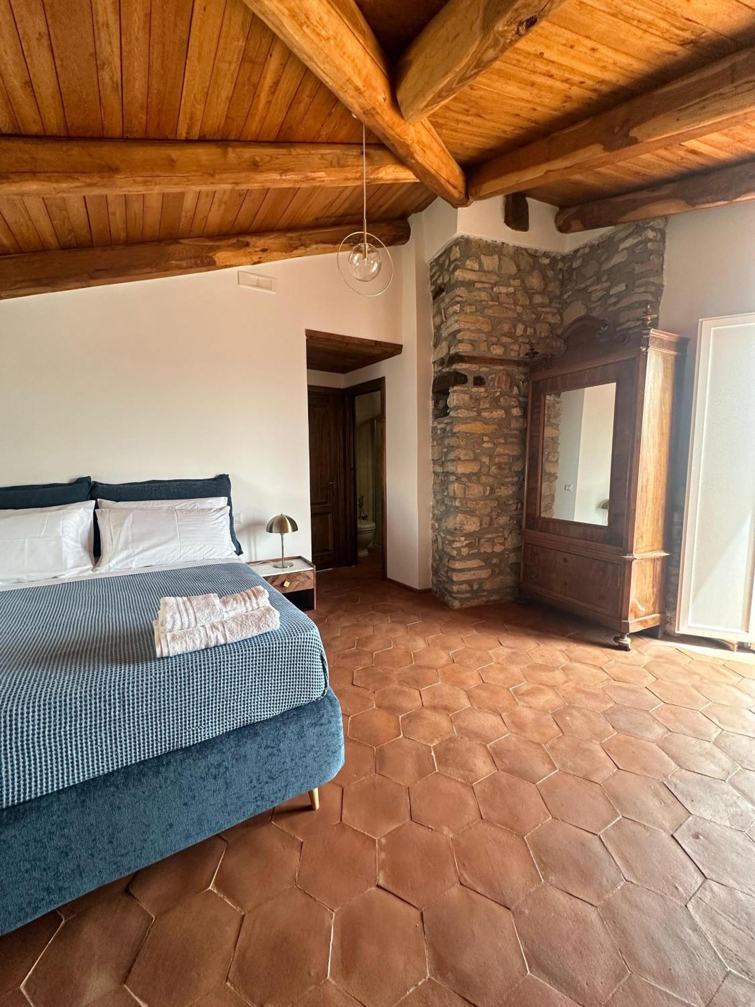 La Mansarda Bed & Breakfast Castellabate Bagian luar foto